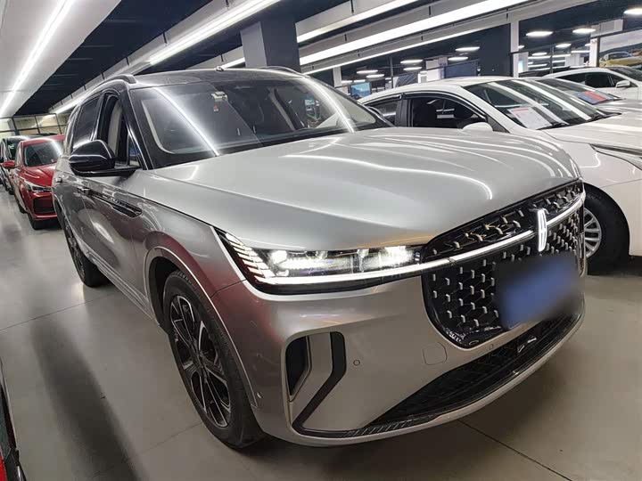 Фото 4 - Lincoln Nautilus