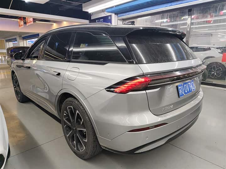 Фото 5 - Lincoln Nautilus