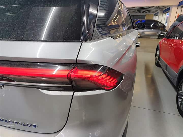 Фото 8 - Lincoln Nautilus