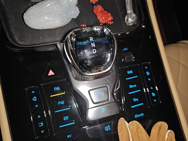 Фото 7 - Denza D9