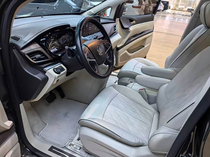 Фото 4 - Buick GL8 ES