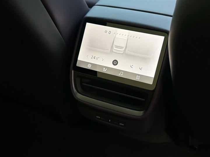 Фото 2 - XPeng P7