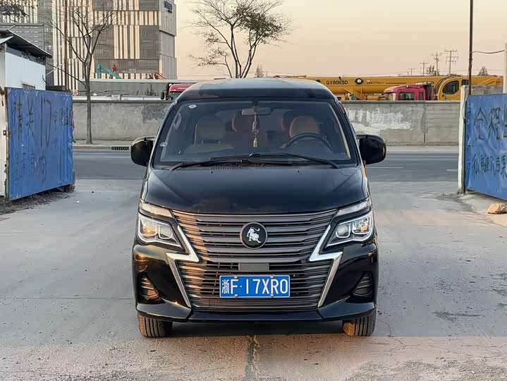 Фото 2 - Dongfeng Forthing Lingzhi M5