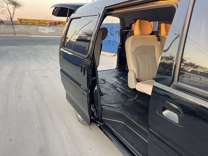 Фото 8 - Dongfeng Forthing Lingzhi M5