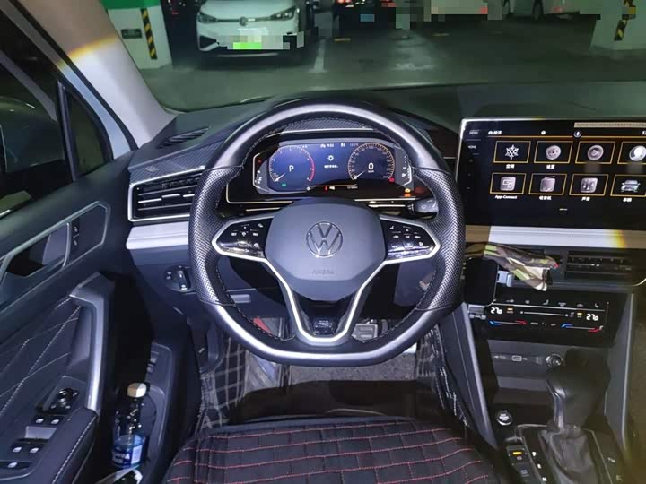 Фото 3 - Volkswagen Tiguan L Pro