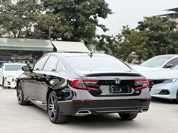 Фото 3 - Honda Accord