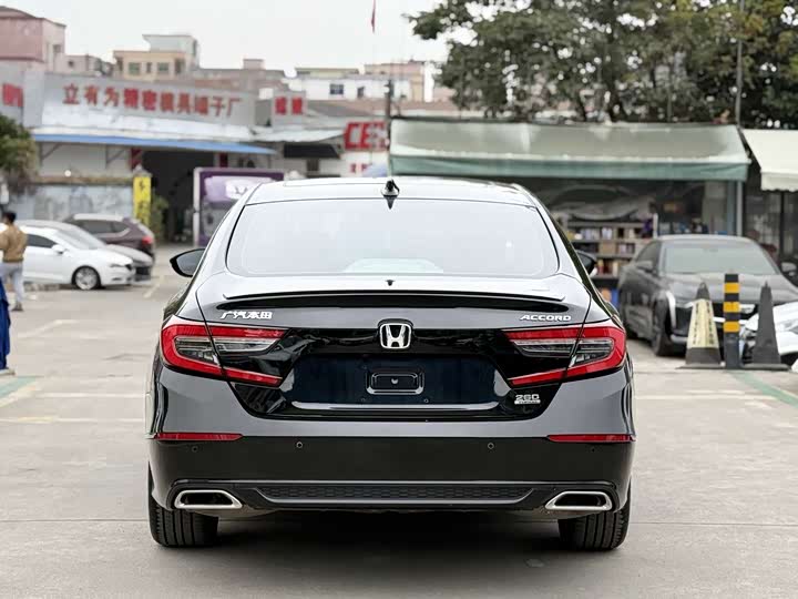 Фото 4 - Honda Accord