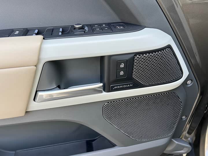 Фото 7 - Land Rover Defender