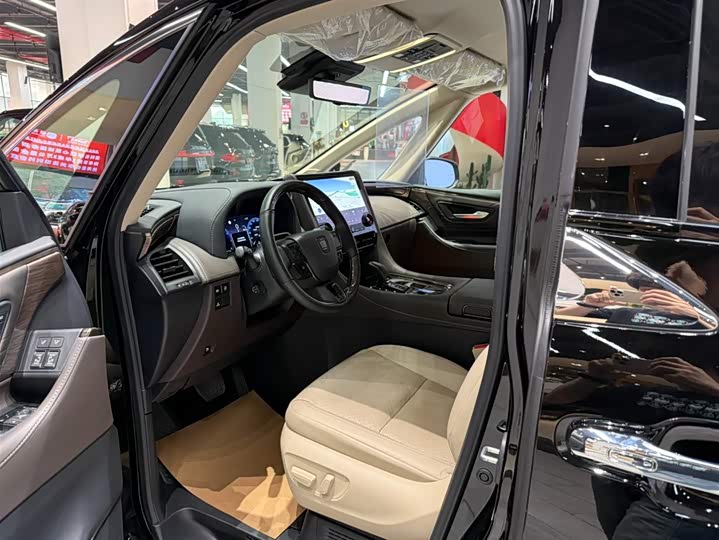 Фото 9 - Toyota Vellfire