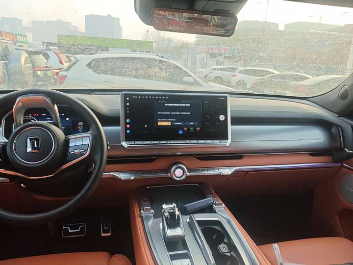 Фото 8 - Tank 700 Hybrid