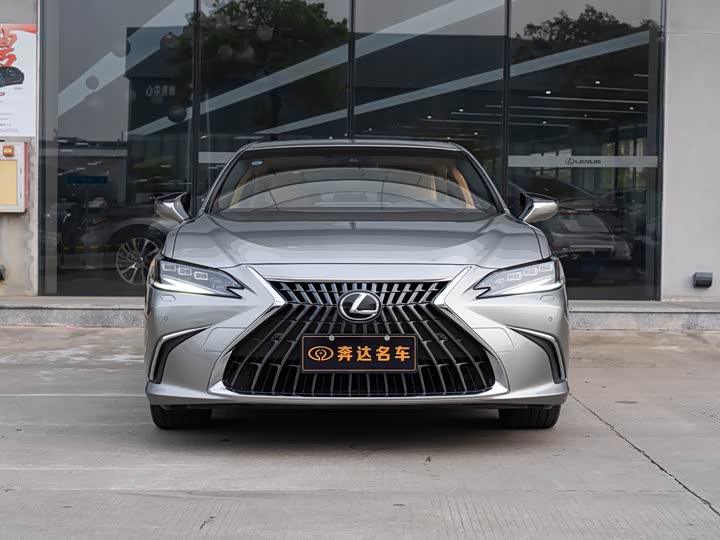 Фото 2 - Lexus ES