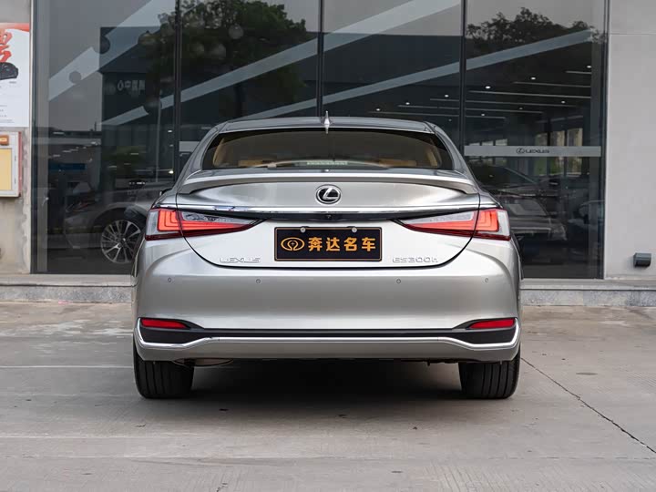 Фото 5 - Lexus ES