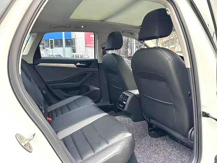 Фото 6 - Volkswagen Sagitar L