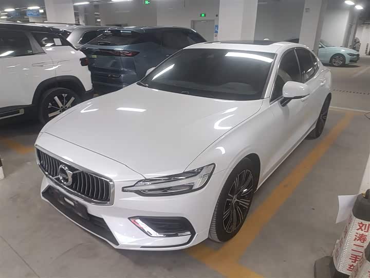 Фото 1 - Volvo S60