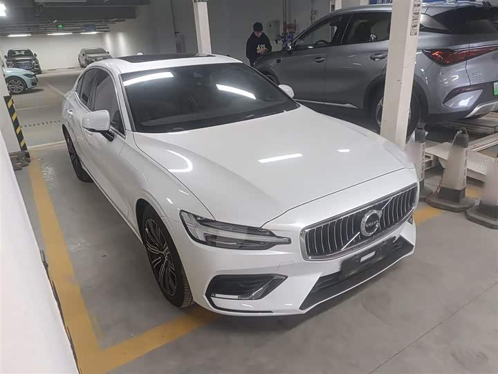 Фото 4 - Volvo S60