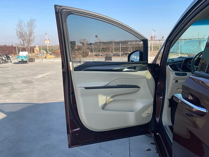 Фото 8 - Buick GL8 ES