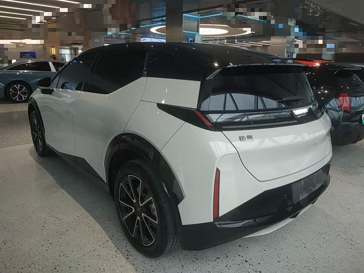 Фото 5 - Zeekr X