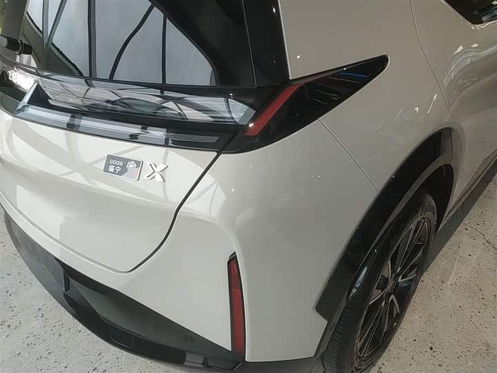 Фото 8 - Zeekr X