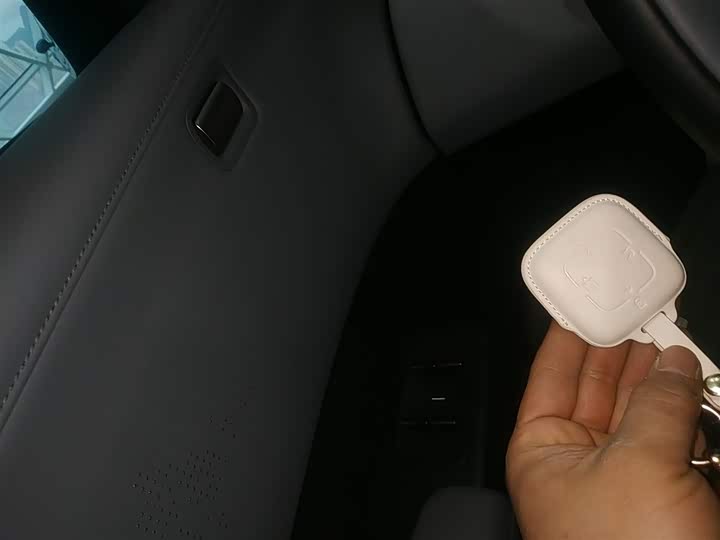 Фото 9 - Zeekr X