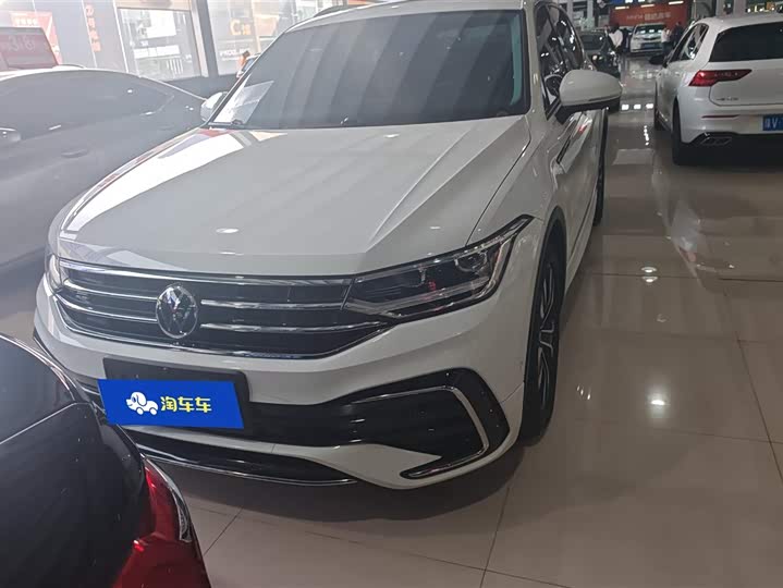 Фото 2 - Volkswagen Tiguan L Pro