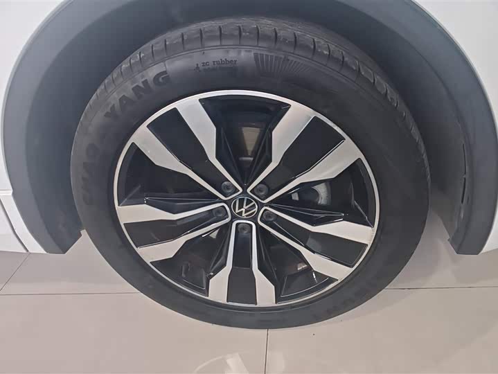 Фото 6 - Volkswagen Tiguan L Pro