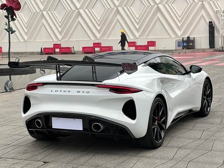 Фото 6 - Lotus Emira