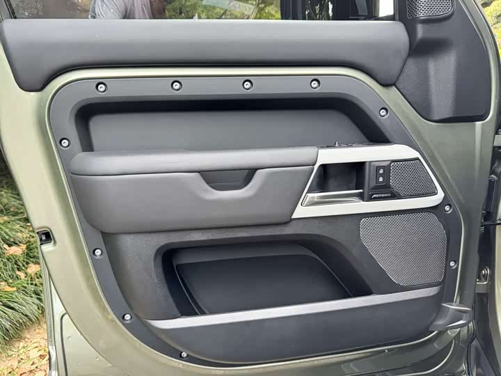 Фото 7 - Land Rover Defender