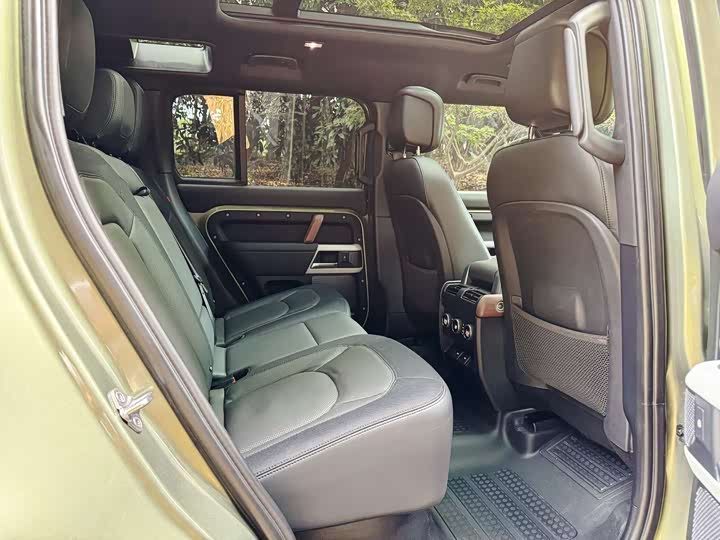 Фото 8 - Land Rover Defender