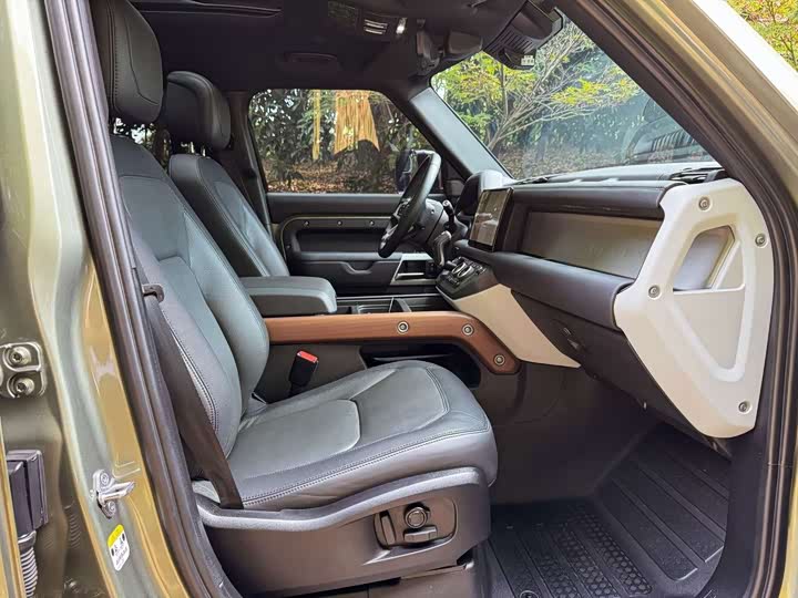 Фото 9 - Land Rover Defender