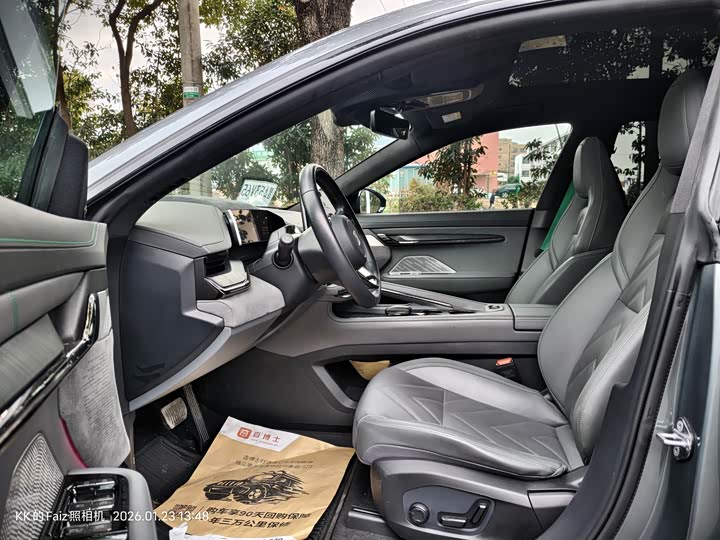 Фото 4 - Zeekr 001