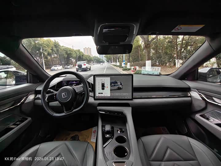 Фото 6 - Zeekr 001