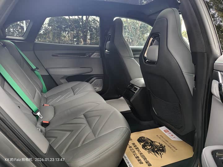 Фото 8 - Zeekr 001