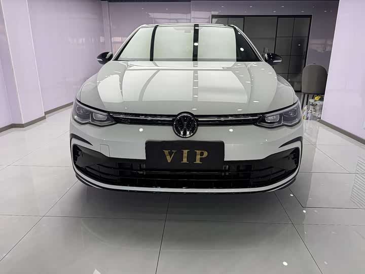 Фото 2 - Volkswagen Golf