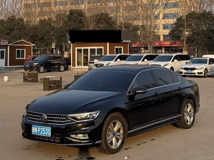 Фото 1 - Volkswagen Magotan