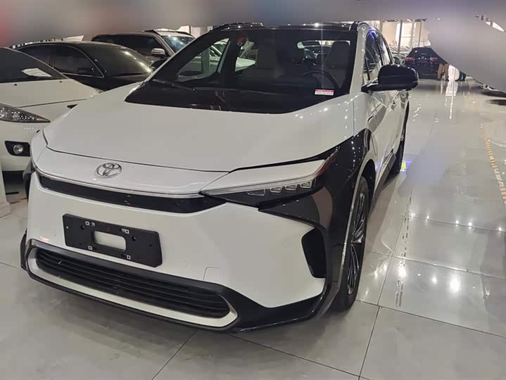 Фото 1 - Toyota bZ4X