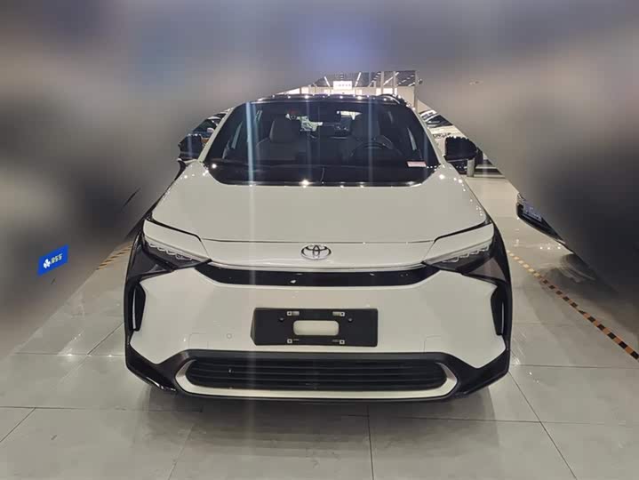 Фото 2 - Toyota bZ4X