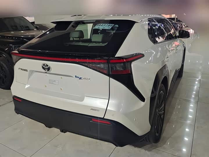 Фото 3 - Toyota bZ4X