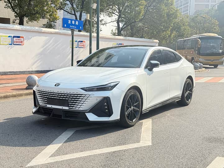 Фото 1 - Changan UNI-V