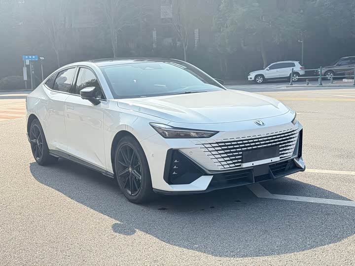 Фото 3 - Changan UNI-V