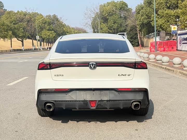 Фото 5 - Changan UNI-V