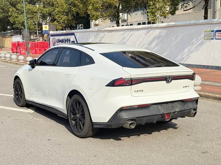 Фото 6 - Changan UNI-V