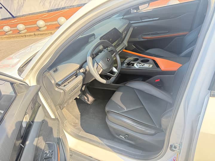 Фото 7 - Changan UNI-V