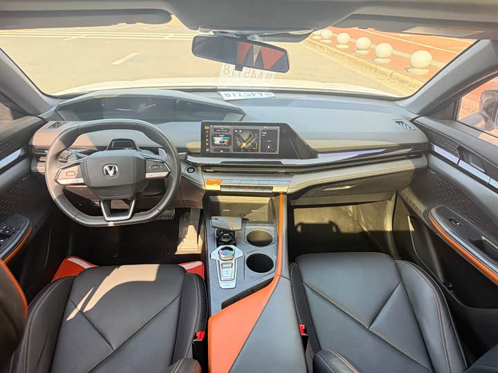 Фото 9 - Changan UNI-V