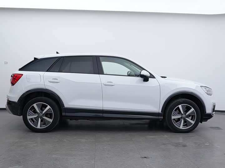 Фото 6 - Audi Q2L e-tron