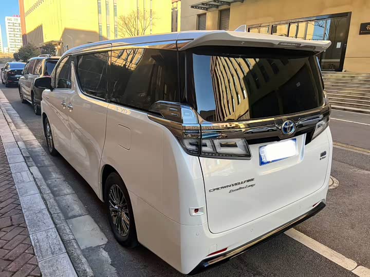 Фото 5 - Toyota Vellfire