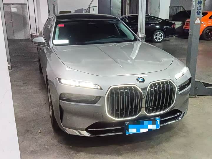 Фото 2 - BMW 7 Series