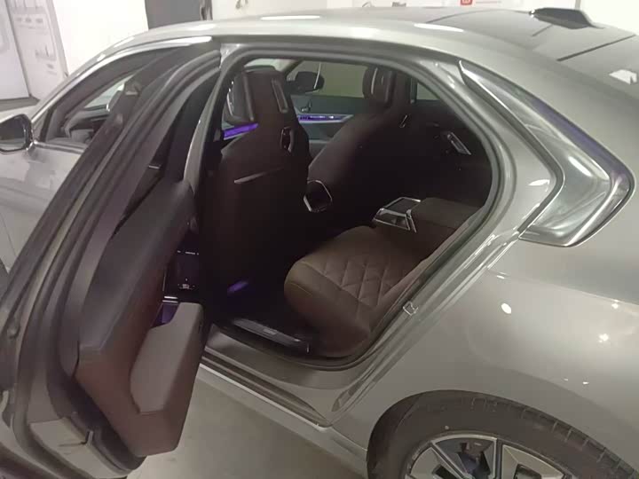 Фото 3 - BMW 7 Series