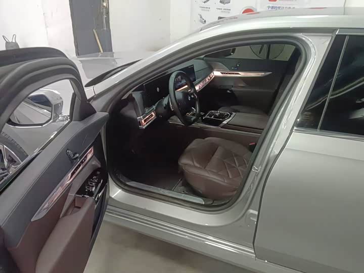 Фото 7 - BMW 7 Series