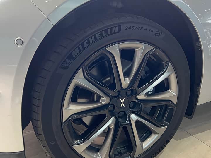 Фото 8 - XPeng P7