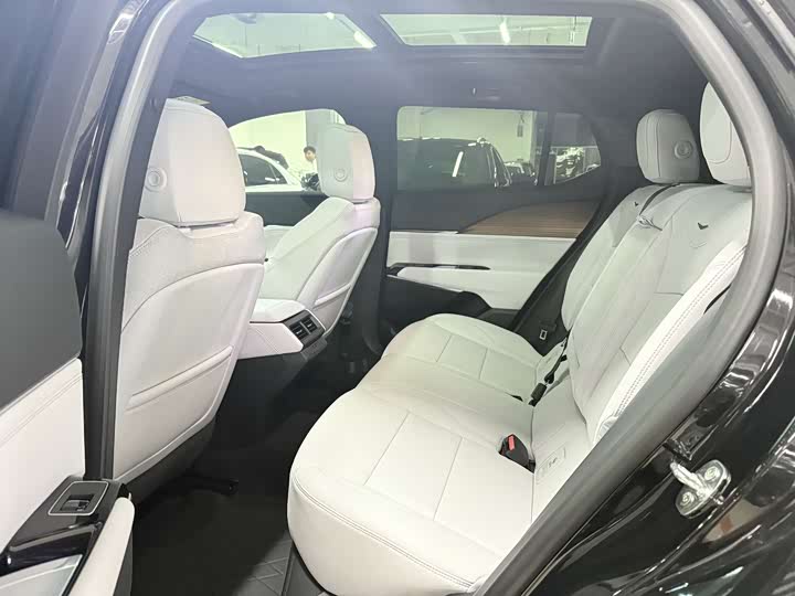 Фото 9 - Cadillac GT4